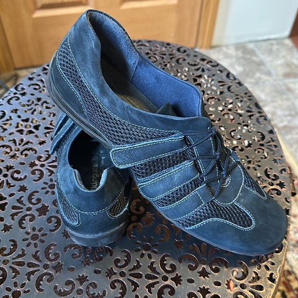 Navy Audio Sneaker by Walking Cradles size 9 - Picture 6 of 9